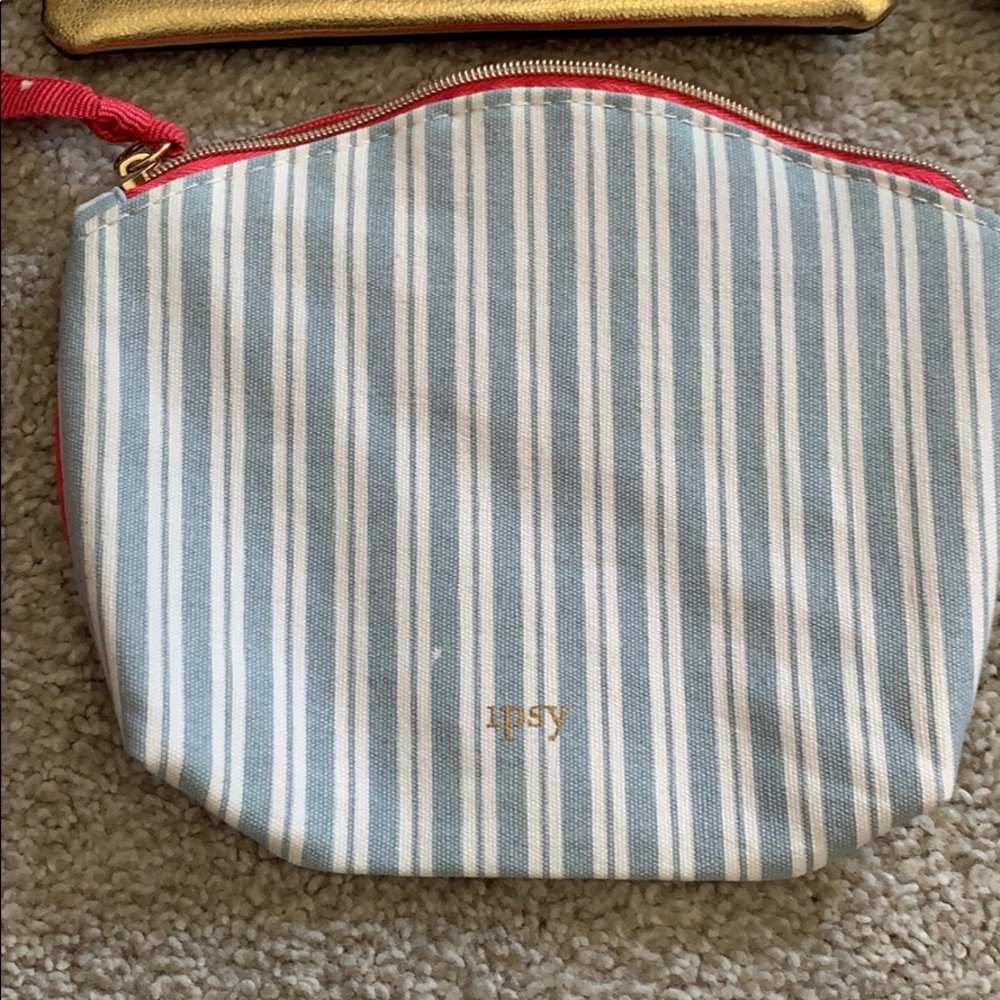 Cosmetic bag